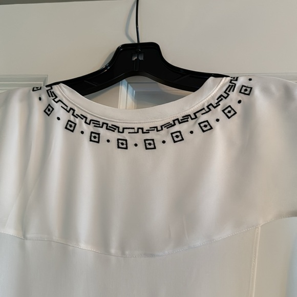 Veronica Beard size 8, 100% silk, v-neck shell, NWOT - Picture 7 of 8